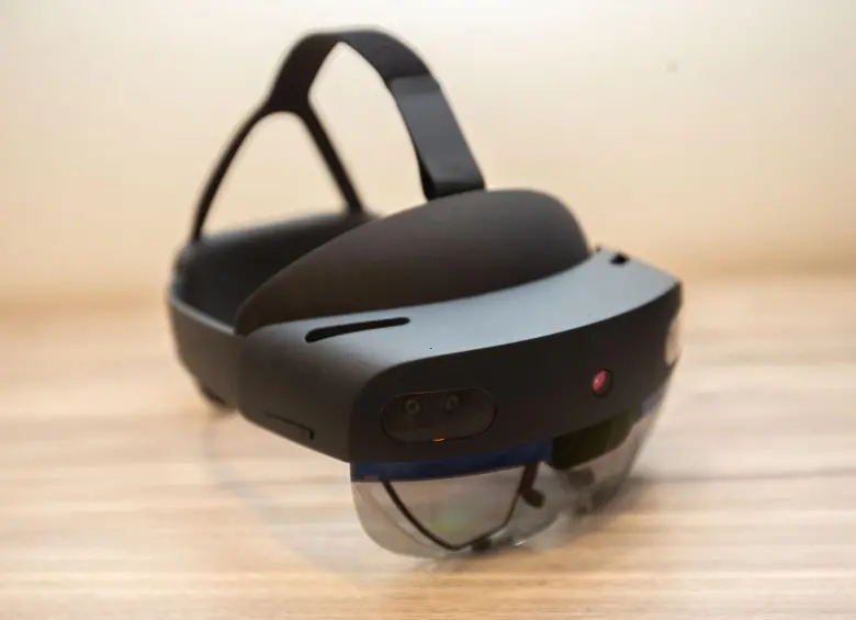 Cirujanos operaron una columna con ayuda de gafas de realidad aumentada en Reino Unido